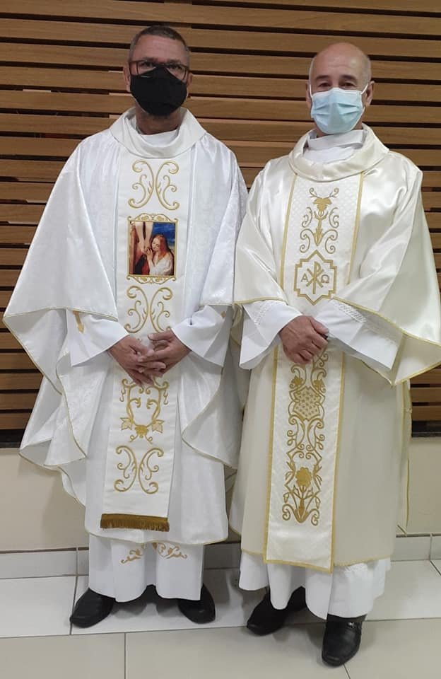 Paroquia Santa Maria Madalena Sorocaba - Padre Claudinei e Diacono Francisco